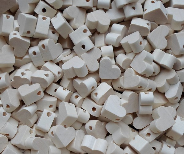 40 Stück Fädelperlen - Herzmotiv mit Querbohrung